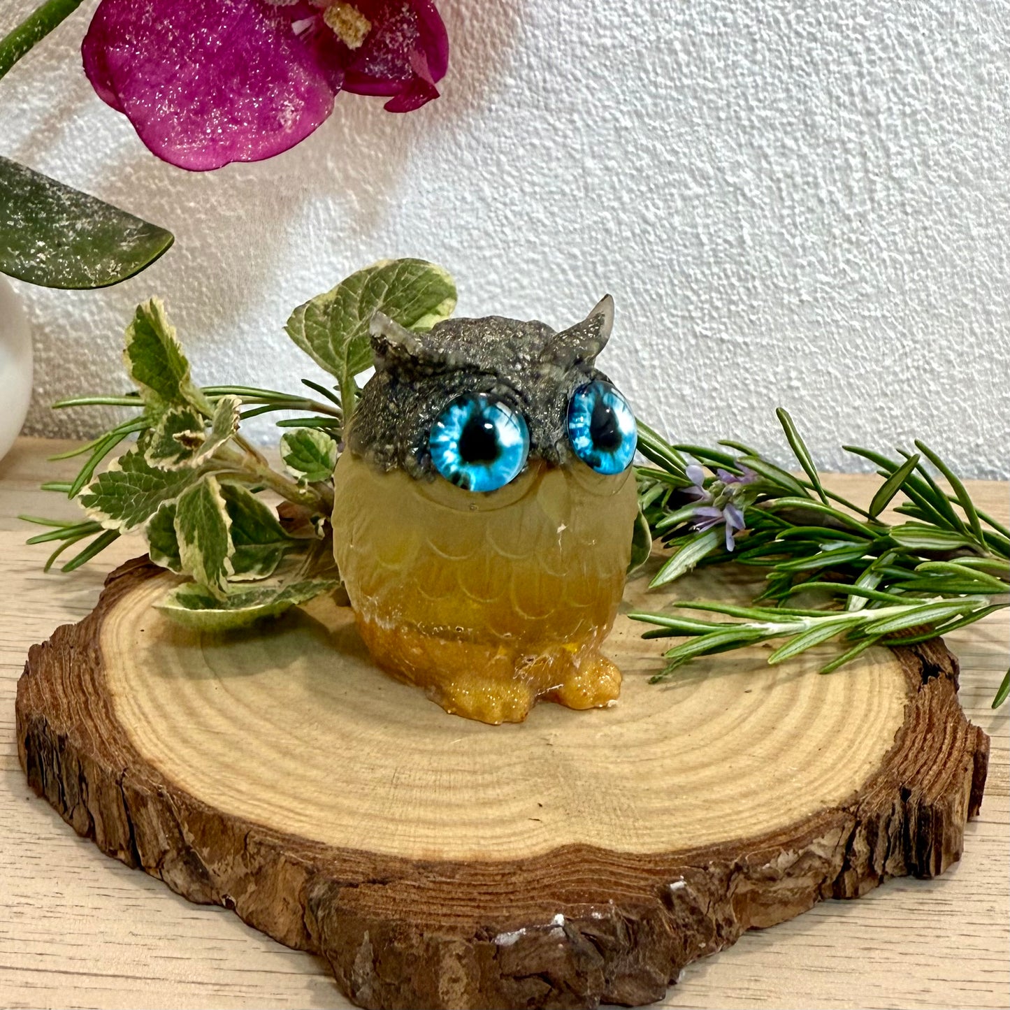 Búho de Resina con Pirita – Protección y Prosperidad