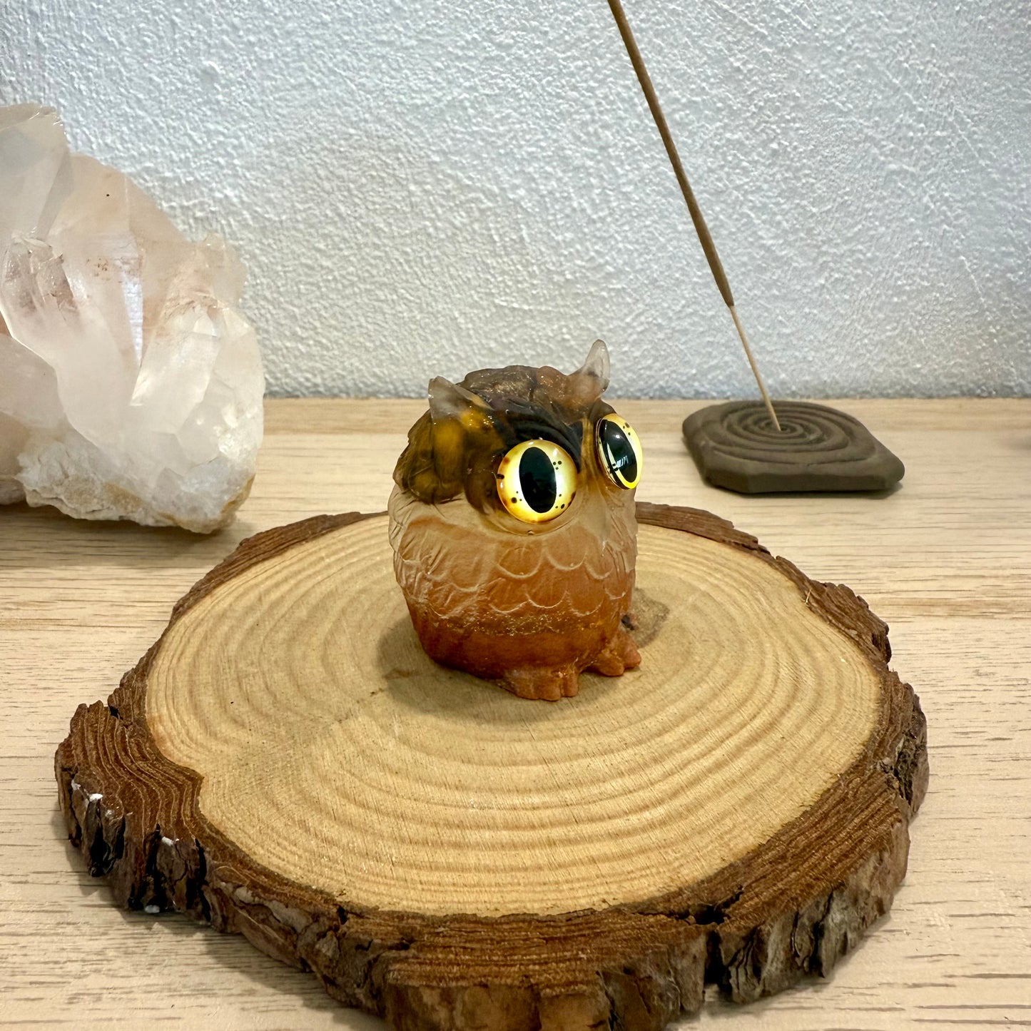 Búho de Resina con Ojo de Tigre – Fuerza y Protección