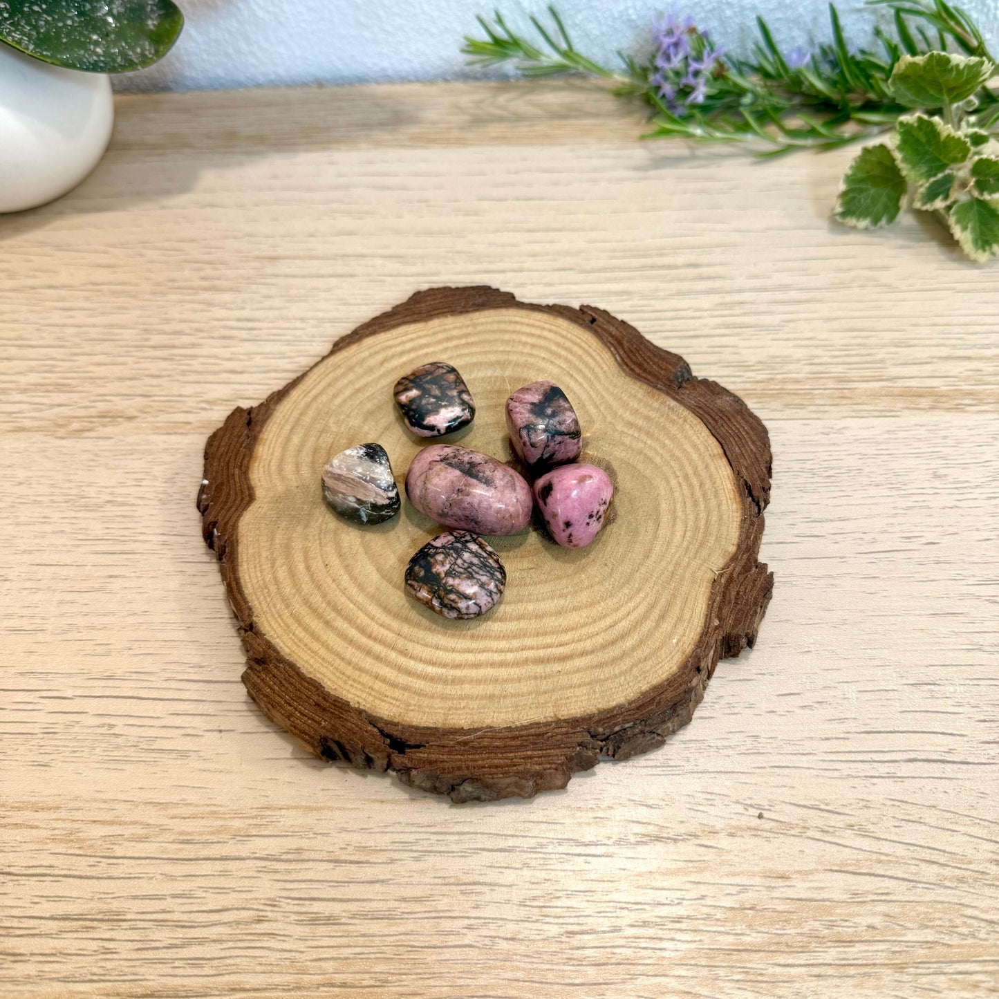 Rodonita – Amor, Sanación y Equilibrio