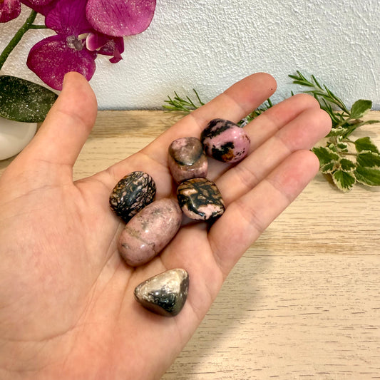 Rodonita – Amor, Sanación y Equilibrio